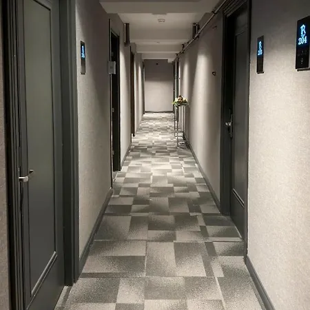 The Royals Hotel 3*