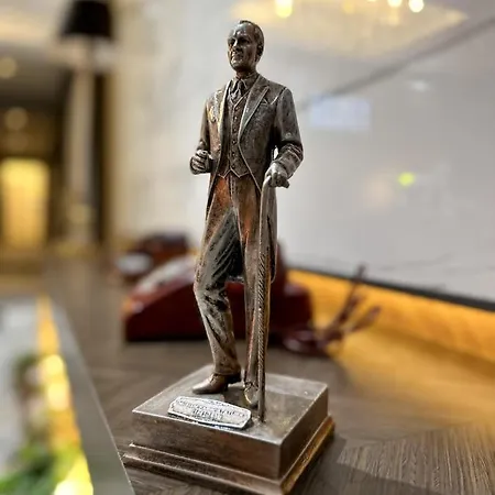 The Royals Отель 3*