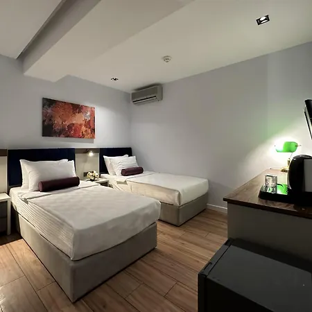 Hotel The Royals 3*