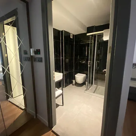 The Royals Hotel 3*