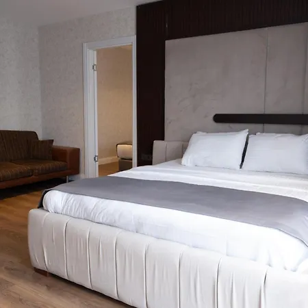 The Royals Hotell 3*