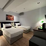 Otel The Royals 3*