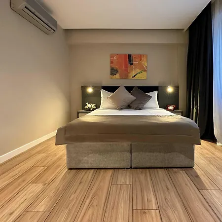 ホテル The Royals